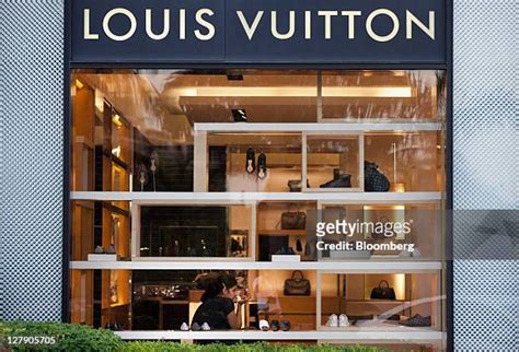 louis vuitton dlf emporio.